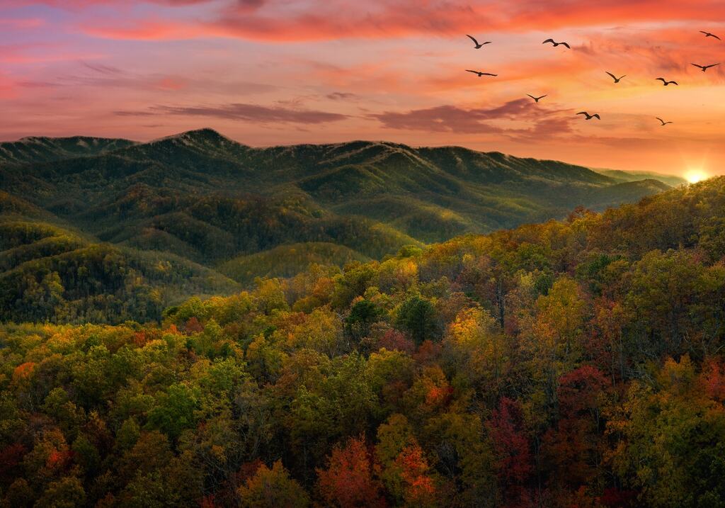 Autumn mountains at sunset — Knox County, TN mortgage and home loan guide from Valor Mortgage